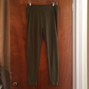 LuLa Roe “Army Green TC leggings”